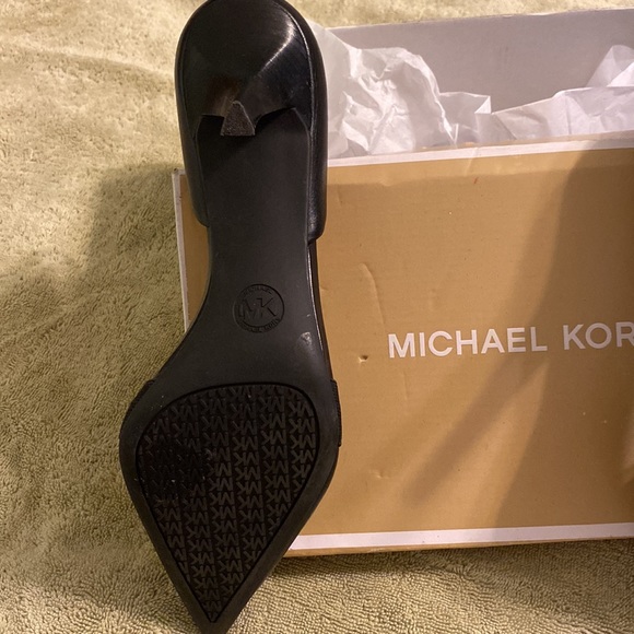 Michael Kors Black Pumps-9.5M - Picture 4 of 9